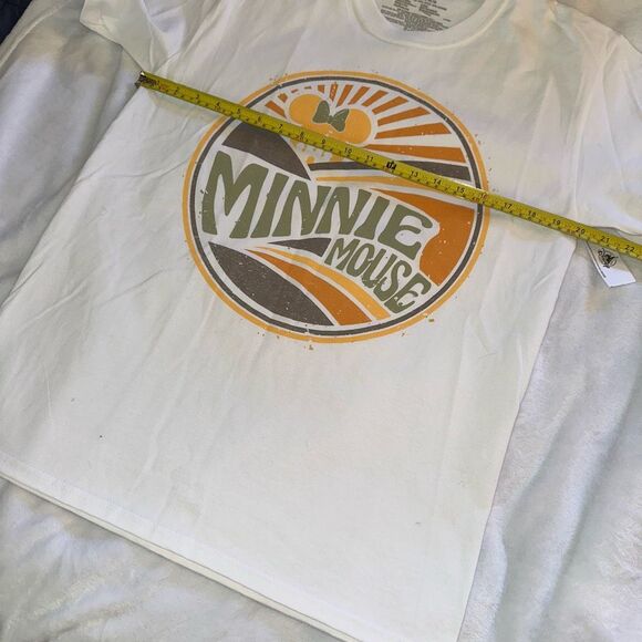 Disney Parks Unisex White Minnie Mouse Graphic Castle Tee Medium NWT - Picture 7 of 8